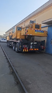 Grúa de camión XCM QY40KC 40t usada, grúa móvil Tadano con componentes de motor central en estado usado - Product Image 5