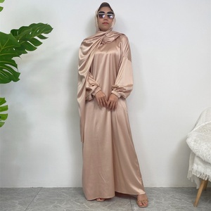 6675 #   Robe longue musulmane islamique tendance, dernière collection, en satin uni de luxe, avec écharpe intégrée et poches latérales - Product Image 2