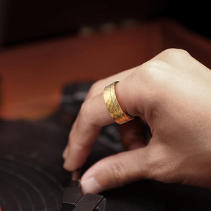 Anello Nuziale Personalizzato all'Ingrosso per Uomo e Donna, 8mm Scanalato con Finitura Sfaccettata, Anelli alla Moda Dorati, Accessori Maschili - Product Image 5