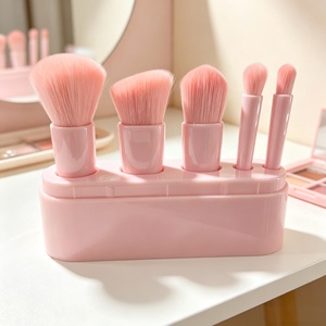 Set de Viaje de 5 Brochas de Maquillaje de Fibra Sintética para Rostro y Corrector, Mango de Plástico, Recomendado por Little Red Book, Nuevo - Product Image 1