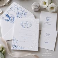 Suite d'invitations de mariage personnalisées bleu et blanc classiques, en papier gaufré de qualité supérieure avec motifs floraux en ligne