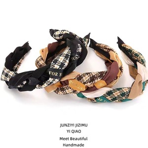 Diadema a cuadros retro de moda para mujer, perfecta para salidas de otoño e invierno, versátil, elegante, diadema gruesa. - Product Image 4