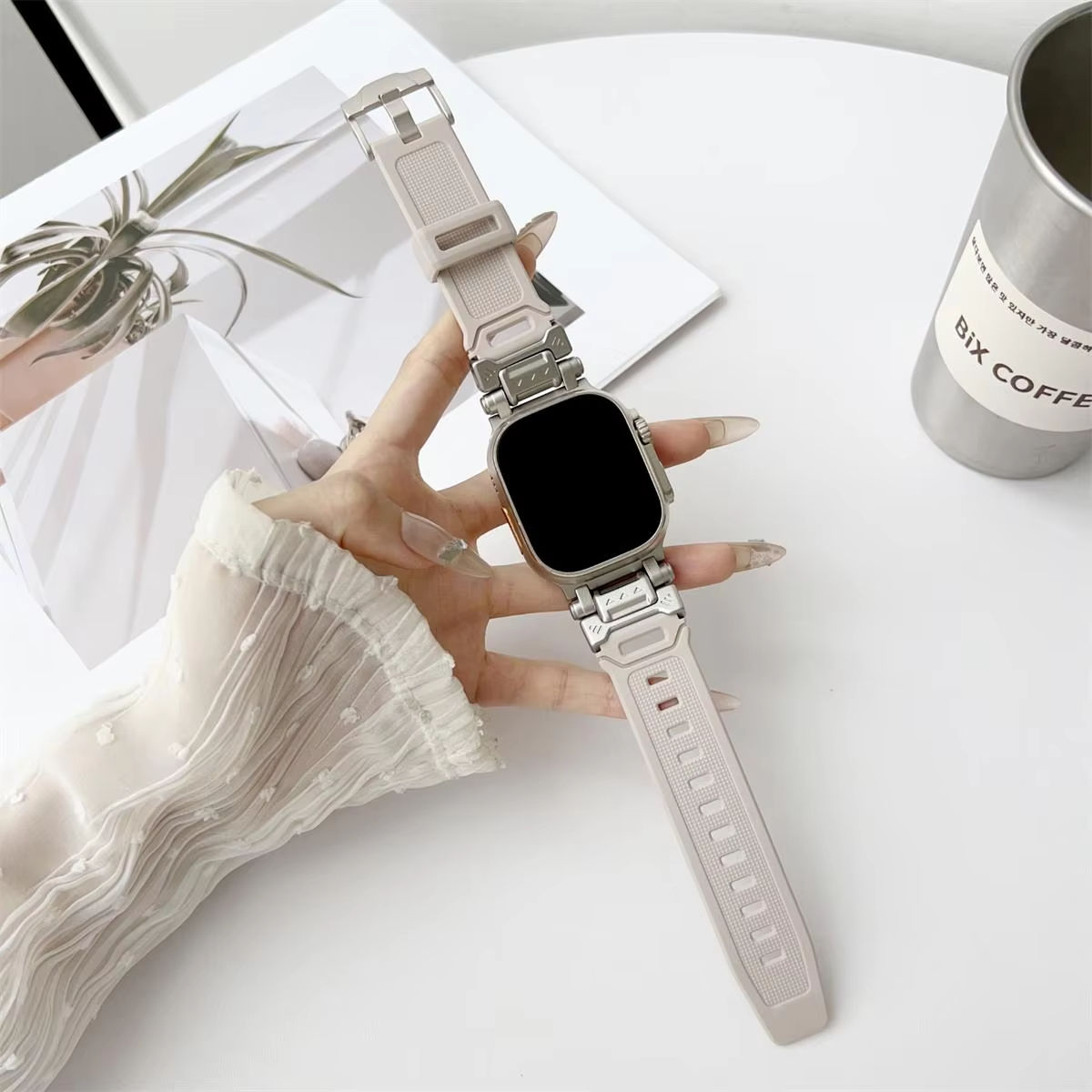 สีขาวนวล