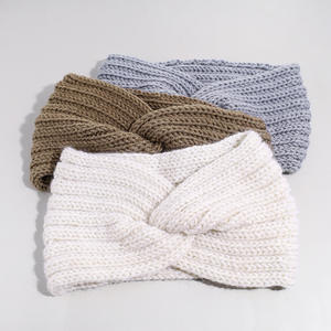 عصابة رأس محبوكة محبوكة واسعة ملتوية مصنوعة يدويًا من الكروشيه الدافئ للشتاء مكتنزة - Product Image 2