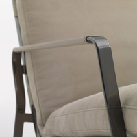 Fauteuil de lecture individuel moderne pour hall d'hôtel, club ou boutique, avec cadre en bois massif et sangle à boucle en cuir véritable