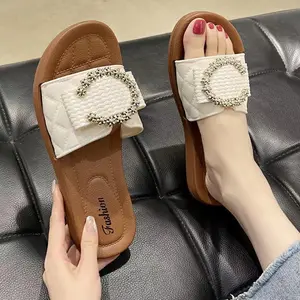 2024 sandal baru dipakai oleh wanita di musim panas dan versi Korea dari ins sandal dan sandal lembut pantai yang