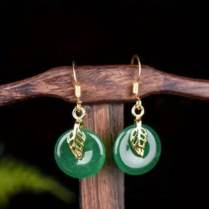 Pendientes de Jade Chino Tradicional con Diseño de Hoja Chapados en Oro, Joyería Clásica de Moda para Mujer - Product Image 3