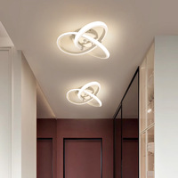 Plafonnier LED en fer de style nordique avec un design linéaire minimaliste moderne pour les couloirs, les balcons et les entrées