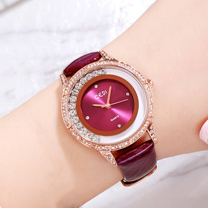 Montre de luxe pour femme avec cadran minimaliste double diamant, bracelet en cuir, pour étudiants, décontractée, classique et polyvalente, fabriquée par un fabricant de montres. - Product Image 4