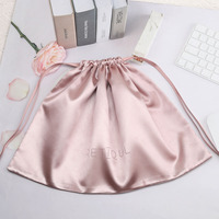 Pochette à poussière en satin avec cordon de serrage, logo personnalisé Offre Spéciale, emballage cadeau souple, paquet de cheveux en satin, perruque, pochette à poussière en tissu de soie