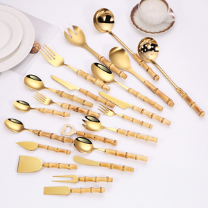 Juego de Tenedor y Cuchara para Servir Ensalada con <span class=keywords><strong>Mango</strong></span> de Bambú Natural Real al por Mayor en Existencia, <span class=keywords><strong>Cubiertos</strong></span> Dorados con <span class=keywords><strong>Mango</strong></span> de Bambú para Hotel y Boda - Product Image 1