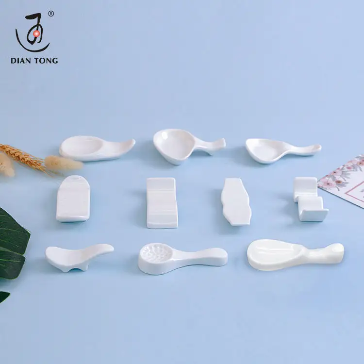 DianTong custom logo plain white porcelain chopstick and spoon stand chopstick holder ceramic chopstick rest