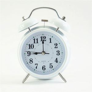 4 inç yatak odası dekorasyon Metal çocuk akıllı çalar masa saati gece işık ile özel promosyon hediyelik eşya ürün