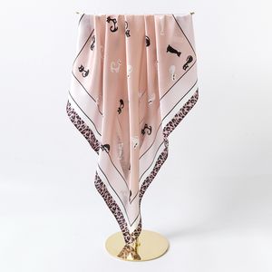 وشاح حريري نسائي عالي الجودة 70 سم بالجملة، 100% حرير مربع الشكل بنمط حلو وطباعة رقمية لرسومات القطط - Product Image 4