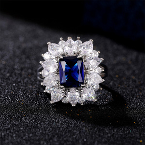 Anello con Accento Blu per Donne, Elegante Stile Intarsiato, Accessorio Moderno da Dito - Product Image 3