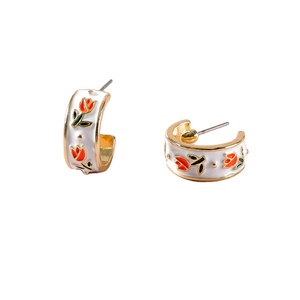 Sveglio di Estate Della Ragazza Piccolo Fiore Semi Cerchio Della Vite Prigioniera del Cerchio <span class=keywords><strong>Orecchini</strong></span> Tulipano Bianco Dello Smalto Della Vite Prigioniera <span class=keywords><strong>Orecchini</strong></span> - Product Image 1