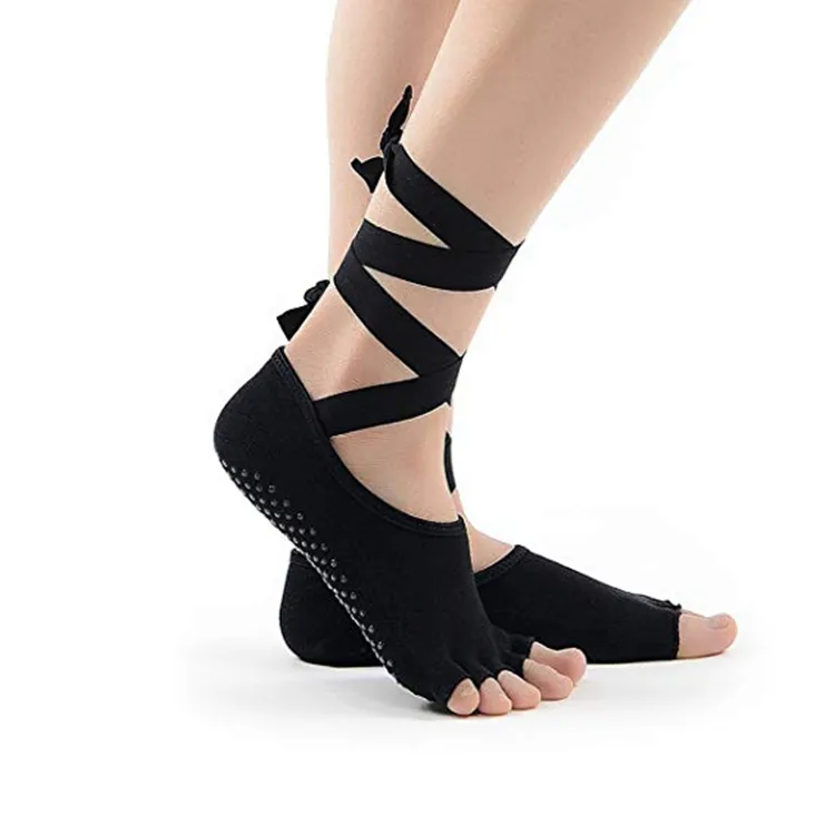 Großhandel benutzer definierte Logo Sport Split Toe Socken maßge schneiderte rutsch feste Fitness Yoga Open Toe Socken für Frauen