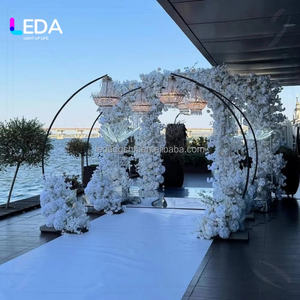 Support de lustre de mariage LEDA moderne en fer forgé avec cadre arqué, noir, robuste, pour décoration de table extérieure pour événements - Product Image 3