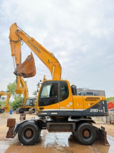 Excavatrice sur pneus Hyundai 210W d'occasion de Corée, Robex 210, 21 tonnes, Excavadora R210W-9 210W-7 avec pompe d'origine, prix compétitif - Product Image 4