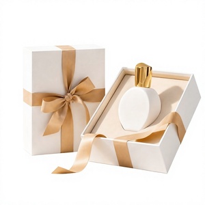 Caja cosmética rígida blanca con logotipo personalizado en lámina dorada y cinta de satén para empaque de perfumes, hecha en Vietnam. - Product Image 1
