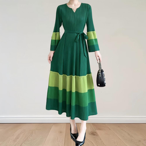 ชุดเดรสพลีทเรียบง่ายสีแดงล้วนสำหรับผู้หญิงไซส์ใหญ่  ขายส่งแฟชั่นดีไซน์  ชุดลำลองสไตล์เรียบหรูสำหรับใส่ไปโบสถ์  ไซส์ฟรี - Product Image 1