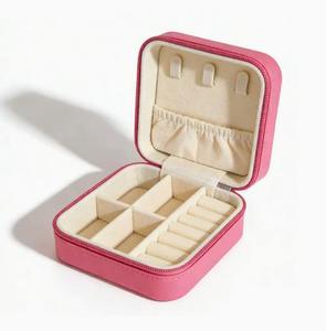 Estuche Organizador de Joyas de Cuero PU de Alta Calidad, Pequeño, Mini, Portátil, Personalizado, para Guardar Aretes, Collares y Anillos, con Cierre de Cremallera - Product Image 4