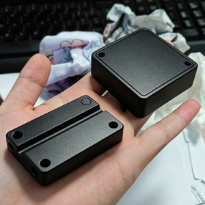 Servicios de Mecanizado CNC Personalizados de Fábrica, Piezas de Bloque de Aluminio Anodizado Negro con Acabado de Arenado, Riel para Cámara de Alta Precisión - Product Image 1