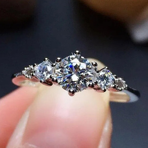 Anello in cristallo rotondo per donna, elegante, minimalista, alla moda, accessori per feste quotidiane - Product Image 1
