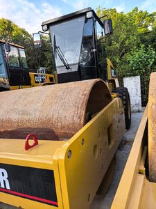 Rodillo Compactador de Carreteras Usado Caterpillar CS683 CS583 Modelo 2017 con Motor Diésel, Rodillo de Un Solo Tambor con Neumáticos y Bomba, Recién Llegado, en Venta - Product Image 2