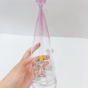 Décoration en verre borosilicate esprit de Noël soufflé à la main-Ornement en forme de cône avec mini arbre de Noël fermé - Product Image 4