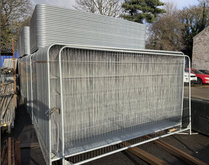 Panneaux de clôture temporaire de style Heras standard 2m x 3,5m, clôture mobile en treillis soudé pour la sécurité et la protection des chantiers de construction - Product Image 1