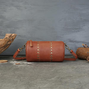 Nuevo bolso cilíndrico con tachuelas de cuero genuino, bolso de hombro tipo bandolera de grano superior curtido vegetal Retro para mujer - Product Image 1