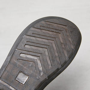 Sandalias de Cuero Genuino Hechas a Mano para Hombre, Punta Cerrada, Verano 2026, Cómodas y Duraderas, Calzado Masculino, Venta al Por Mayor de Fábrica - Product Image 4