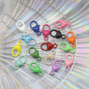 Accessoires de bricolage Métal Peinture Couleur Amour Porte-clés <span class=keywords><strong>petite</strong></span> <span class=keywords><strong>taille</strong></span> Fermoir mousqueton en forme de coeur Crochet pour sac de <span class=keywords><strong>téléphone</strong></span> - Product Image 3
