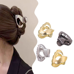 Pinza de Pelo Metálica con Diseño de Garra de Tiburón, Mini, Diseño Único, Agarre Fuerte, para Peinados Recogidos, Accesorio Versátil para el Cabello de Mujer - Product Image 1