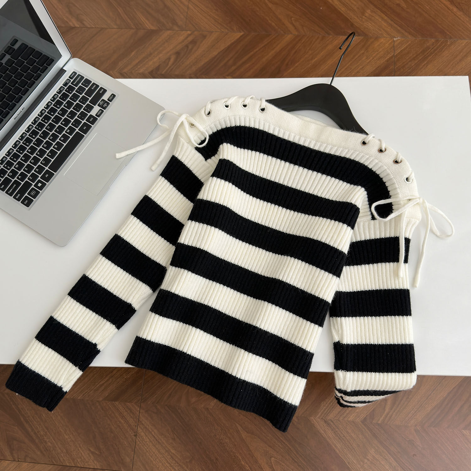 Strisce bianche e nere