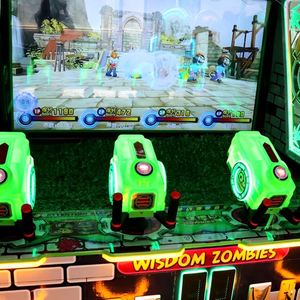 Grande simulation d'arcade de tir de zombies à quatre joueurs avec pistolets à eau pour équipement de parc d'attractions - Product Image 4