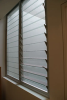 Fenêtre à persiennes en verre d'aluminium Fenêtre à obturateur à grande échelle Fenêtre en verre trempé réglable