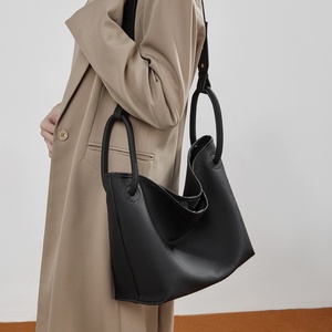 Sacs à main pour femmes en cuir véritable noir de haute qualité, élégants sacs à bandoulière, sacs seau, sacs à main de luxe de créateurs - Product Image 1