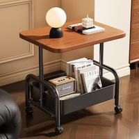 Petite table d'appoint en fer à double niveau avec roulettes, table basse mobile de rangement pour salon et chambre, étagère de rangement