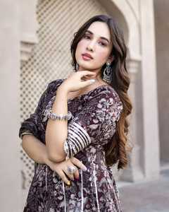 ชุดเสื้อ Anarkali สั้นสำหรับงานแต่งงานและงานปาร์ตี้ - Product Image 3