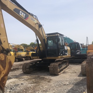 รถขุด Caterpillar 320D2 สภาพดี น้ำหนักใช้งาน 20 ตัน เครื่องยนต์ Cummins ปั๊มไฮดรอลิก ชั่วโมงการทำงานน้อย มีสินค้าในสต็อก - Product Image 2