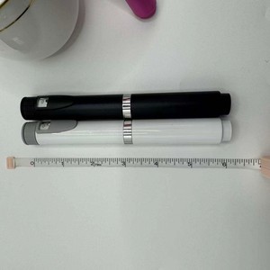 El bolígrafo <span class=keywords><strong>de</strong></span> inyección RANYA Metal V2 es reutilizable, ajustable, portátil, comercializable, disponible en varios colores, y presentado en vidrio. - Product Image 4