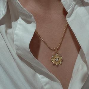 Pendentif en argent pur S925, design de niche, luxe léger, style rétro européen américain, simple, pendentif latéral, zircon artistique - Product Image 2