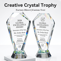 Trophée en cristal transparent taillé à la main haut de gamme, en forme d'éventail, design unique, grande surface de gravure