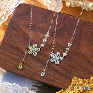 สร้อยคอเงินแท้ S925 ประดับพู่ดอกไม้ห้ากลีบ พร้อมอัญมณีโทแพซสีธรรมชาติ ของขวัญสำหรับแฟนสาว เพื่อนสนิท - Product Image 2