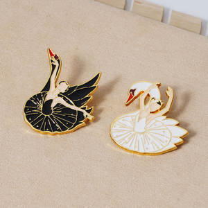 เข็มกลัดแฟชั่นเคลือบโลหะสังกะสีพร้อม<span class=keywords><strong>นัก</strong></span><span class=keywords><strong>เต้น</strong></span>ปกเสื้อออกแบบได้ตามต้องการสำหรับของขวัญวันเกิด - Product Image 2