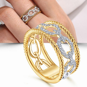 Anello da donna bicolore con design geometrico a maglie, gioiello alla moda da indossare sul dito - Product Image 6