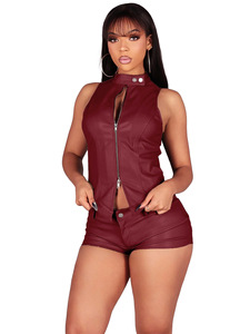 Completo da <span class=keywords><strong>donna</strong></span> estivo 2026 alla moda, sexy, in <span class=keywords><strong>pelle</strong></span> PU patchwork, due pezzi: top senza maniche con colletto alla coreana e cerniera, e <span class=keywords><strong>pantaloncini</strong></span>. - Product Image 5