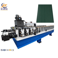 Machine entièrement automatique de fabrication de plaques inférieures pour panneaux sandwich de toiture en acier galvanisé coloré avec composants à engrenages